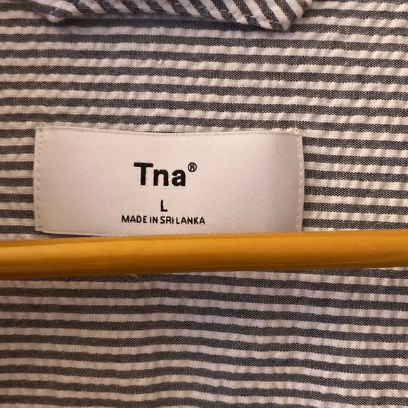 Aritzia TNA short sleeve shirt oversized - Picture 2 of 4